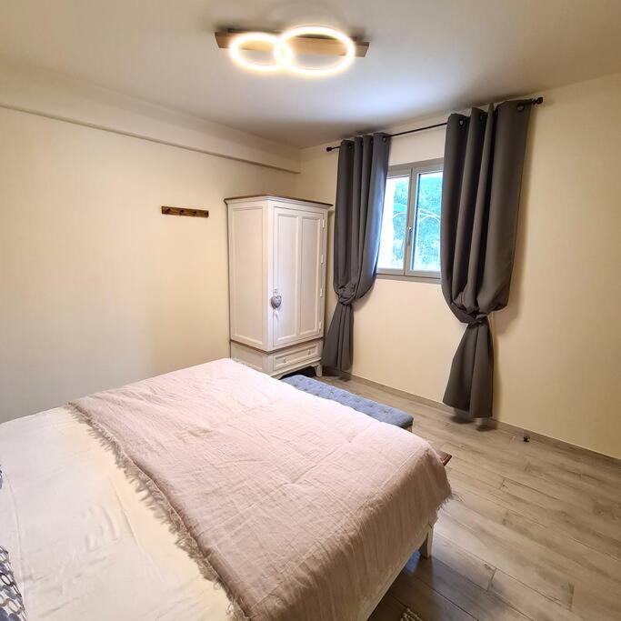 Mazet Independant Pour 2 Personnes A St Remy